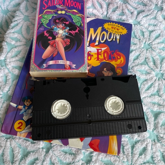 Vintage Sailor Moon VHS & Hardcover book lot - Picture 4 of 13